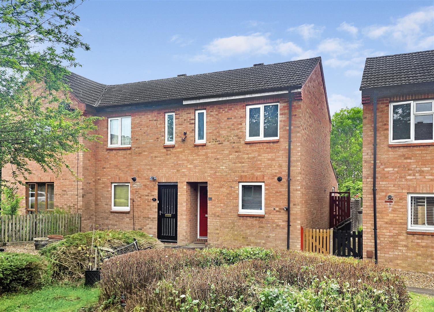 2 bed property in Arlott Crescent, Milton Keynes